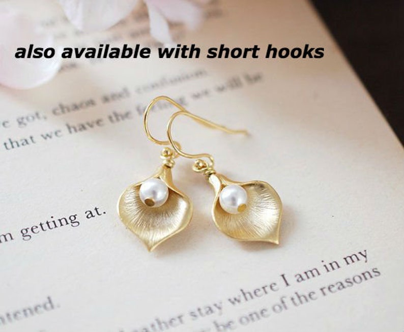 Gold Calla Lily Earrings with pearls, Calla Lily Jewelry, Bridal Earrings. Wedding Jewelry. Gift for Mom Wife Girlfriend Sister image 5