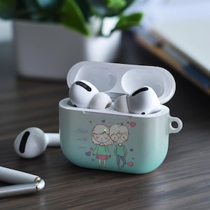 Gepersonaliseerde AirPods-hoesje voor koppels – aangepaste illustratie jubileumcadeau afbeelding 2