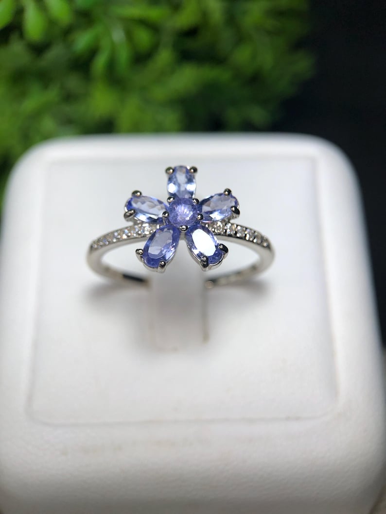 Bague tanzanite naturelle faite à la main en argent sterling 925 - Bague de guérison - Bague avec pierre de naissance - Idéal pour un cadeau - Bague avec pierres précieuses - Bague avec pierre de naissance de décembre - image 1