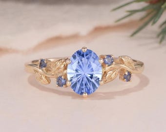 Vuurwerk gesneden korenbloem saffier verlovingsring geelgouden wijnstokblad gegraveerde band bloem natuur geïnspireerd handgemaakte sieraden bruid cadeau