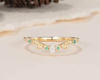 Bladpeer Moissaniet en smaragd gebogen trouwring natuur geïnspireerde trouwring geelgouden handgemaakte vintage trouwring bijpassende band