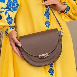 Dakr beige Leather Saddle Bag – Crossbody Handbag – Minimalist KRAST Leather Purse