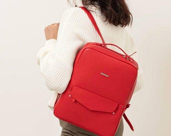 Mochila de cuero rojo hecha a mano: bolso para portátil de viaje urbano