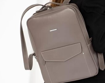 Mochila urbana de piel beige hecha a mano: bolso de viaje para portátil para mujer