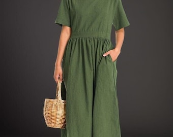 Handgjord linneklänning med fickor: Minimalistisk sommaroutfit med korta ärmar