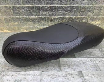Vespa Integrated Seat – Black Snakeskin | Vespa Sprint Primavera 150/300 946 GTS