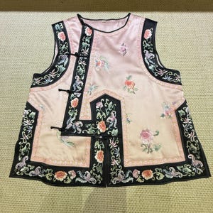 Pink Silk Chinese-Style Vest, Retro Embroidery, Handmade with Traditional Craftsmanship, Oriental Aesthetic Vintage-Style Vest