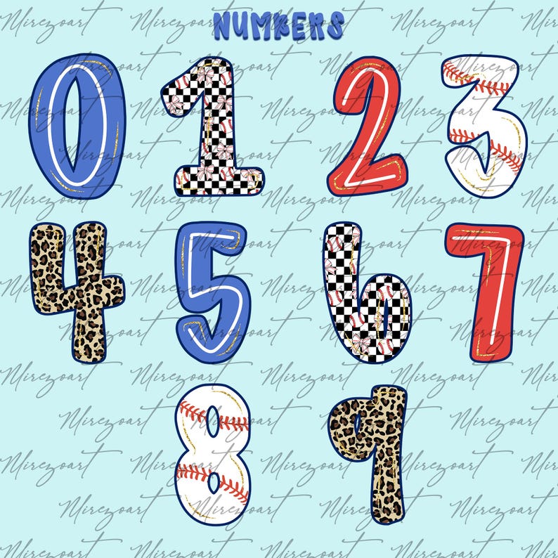 Op de afbeelding: Een verzameling cijfers van 0 tot 9 in verschillende ontwerpen. De cijfers omvatten blauw met witte rand, rood, honkbalthema's, luipaardprint en dambordpatronen. Het woord "NUMBERS" staat in blauw script bovenaan, tegen een lichtblauwe achtergrond.