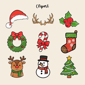 以下が含まれることがあります： クリスマスをテーマにしたクリップアートイラストのコレクション。赤いサンタ帽子、茶色の角、赤い実のヒイラギ、赤いリボンが付いた緑のリース、赤いリボンが付いたキャンディケーン、雪の結晶が付いた赤い靴下、緑のスカーフを着たトナカイ、雪だるま、クリスマスツリーが含まれています。