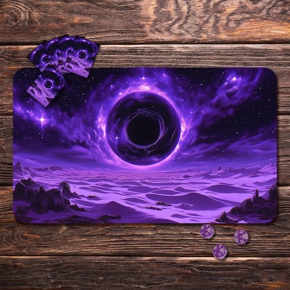MTG Tapis de jeu à bords cousus pour MTG TCG 61 x 35,6 cm Tapis de jeu encré avec sac de rangement Surface en caoutchouc lisse MTG Tapis de jeu à bords cousus pour MTG TCG 61 x 35,6 cm Tapis de jeu encré avec sac de rangement Surface en caoutchouc lisse
