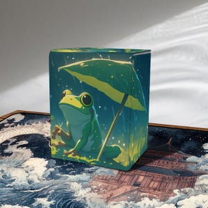 MTG Deck Box - Frog Commander, 100 + Sleeved Cards, PU Leather, Removable Divider