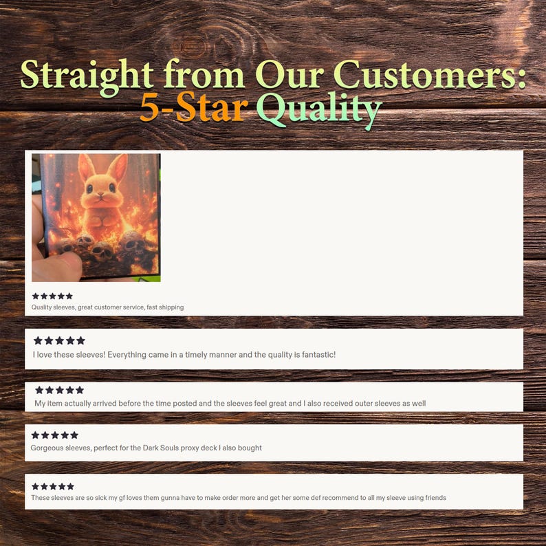 Puede incluir: La imagen muestra rese&ntilde;as de clientes con una calificaci&oacute;n de 5 estrellas. Las rese&ntilde;as mencionan fundas de calidad, excelente servicio al cliente y env&iacute;o r&aacute;pido. Una rese&ntilde;a menciona fundas para un juego de Dark Souls. La imagen incluye un conejo.
