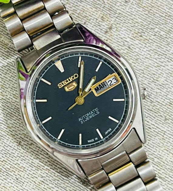 SEIKO5自動巻き 腕時計 黒文字盤 日付表示 ヴィンテージ セイコー5 自動巻き ブラックダイヤル 日付/曜日表示 21