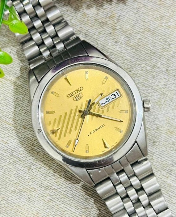 Vintage Seiko 5 Automatic Yellow Dial Date/day Japan Made Wrist