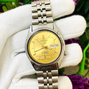 Vintage Seiko 5 automatisch herenhorloge | Gemaakt in Japan | Zeldzame gouden wijzerplaat 21 juwelen dag-datum roestvrij staal | Cadeau voor hem