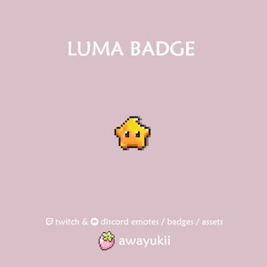 Puede incluir: Un personaje de estrella en pixel art amarillo con una base de degradado naranja, ojos oscuros y mejillas rosadas. El texto dice LUMA BADGE, twitch & discord emotes / badges / assets, y awayukii con un icono de fresa rosa sobre fondo malva.