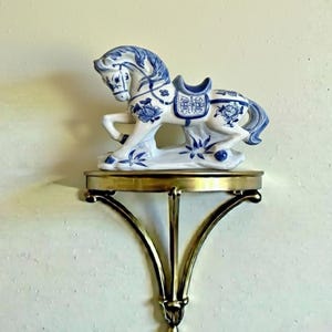 Vintage Brass Wall Bracket – Ornate Semi-Circle Sconce Holder, Classical Decor