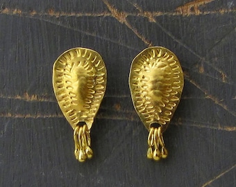 Handmade 22k solid gold studs earrings