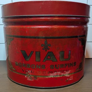 Vintage Viau Bonbons Surfins Candy Tin