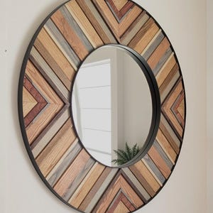 Round Wooden Mirror – Geometric Wall Art in Solid Chestnut – Handmade, 3D Effect, Eco-Friendly