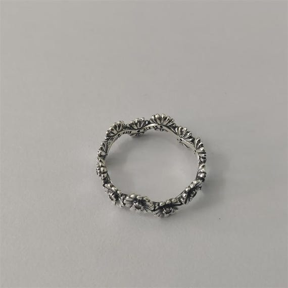 Anillo Pandora con corona de margaritas brillantes en plata de ley