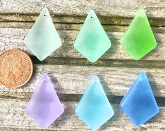 4 Pieces Diamond-Shaped Pendants