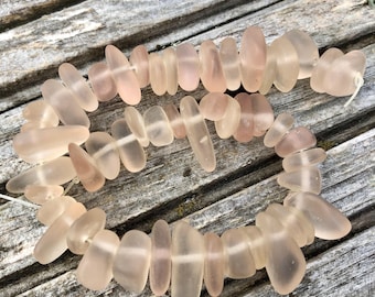 1 tira de cuentas de guijarros de vidrio marino cultivado de 6-9 mm perforadas - Marrón melocotón 8" / 20 cm