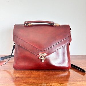 Vintage Burgundy Leather Top Handle Bag, Crossbody Structured Handbag, Elegant Classic Purse with Metal Lock, 80s 90s Style