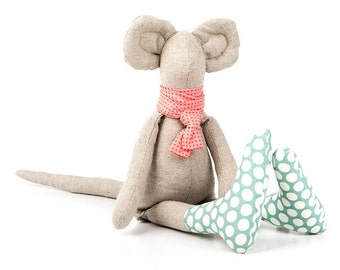 Modern Nursery Décor Handmade Mouse Rag Doll for Newborns - Soft and Cuddly Stuffed Animal Toy