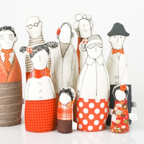 Familie, Unikate, Kunst-Puppe - Großeltern, Eltern, Onkel und und Kinder gekleidet in Orange und Beige, Streifen und Polka Dots - Handmad