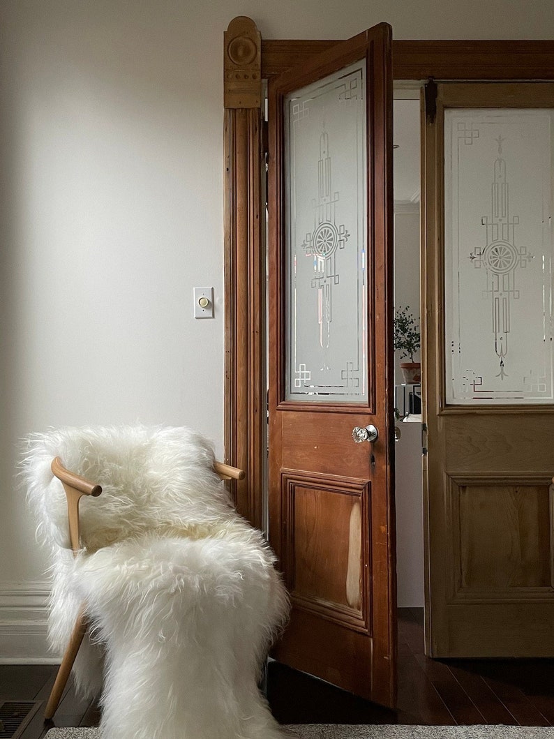 Lanzamiento doble de piel de oveja islandesa / BLANCO Lujo mínimo acogedor, estética escandinava de decoración del hogar Hygge, un gran regalo para calentar la casa imagen 1