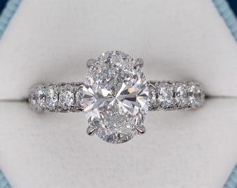 Anello di fidanzamento in oro 14K e 18K certificato IGI con diamante ovale TW da 4 carati, alone nascosto VVS2 F da 4 carati.