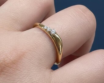 Anillo de compromiso redondo con diamante cultivado en laboratorio, alianza de boda minimalista de oro con solitario.