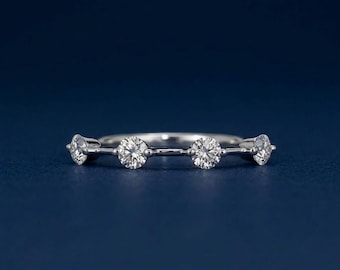 ラボグロウンダイヤモンド ラウンドステーションリング 薄型スタッキングウェディングバンド ミニマリストゴールドアニバーサリーリング 繊細なブライダルジュエリー