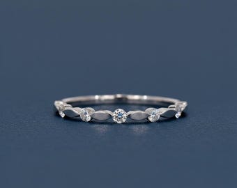 Alianza de boda con diamante cultivado en laboratorio, anillo apilable redondo de 0,18 quilates, alianza minimalista de oro para aniversario.