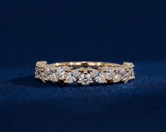 Anello eternity in oro massiccio o argento con diamanti sintetici a taglio marquise e rotondo, ideale come fede nuziale o anello impilabile per anniversario.