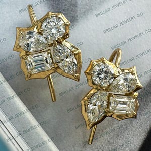 Orecchini a gancio con quattro diamanti, orecchini da sposa con diamanti naturali di forme diverse, orecchini con gancio in oro 14 carati, orecchini con diamanti incastonati a castone e a griffe