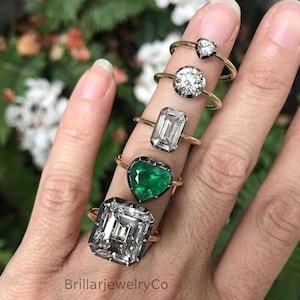 Anel solitário em ouro escurecido com pedra preciosa verde em formato de coração, cravejado com botão e lapidação georgiana, anel de noivado com esmeralda e moissanita redonda.