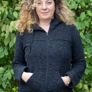 Handmade Anthracite Wool Felt Zip Hoodie: Minimalist Women&#39;s Jacket