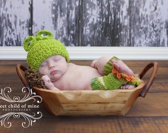 Froggie Hat and Leg Warmers