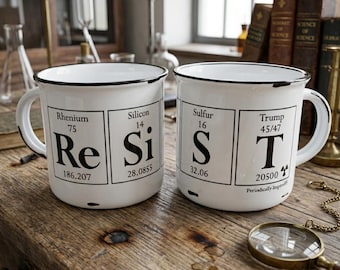 Taza de café de cerámica RESIST con letras de la tabla periódica (¡ACTUALIZADA!) de Periodically Inspired
