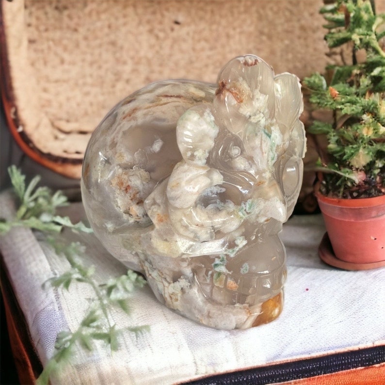 Flower Agate Skull Carving, Mardi Gras Mask, Hand carved Crystal for Meditation, Witchy Decor image 2