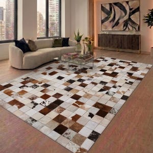 Alfombra de piel de vaca con diseño de mosaico de píxeles en blanco y marrón, piel natural.