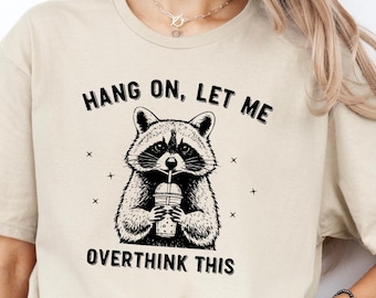 Camiseta con meme de mapache sarcástico: Espera, déjame pensarlo demasiado