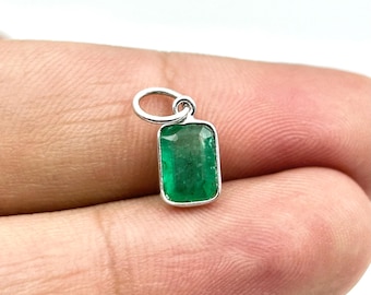 Pingente de esmeralda natural em prata 925 ou ouro – Pingente de esmeralda verde bruta – Colar com pedra de nascimento de maio – Joia minimalista com pedras preciosas reais
