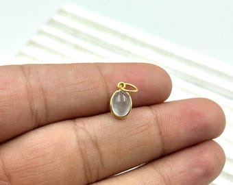 Delicado Pingente de Pedra da Lua: Colar com Pingente em Ouro 14K
