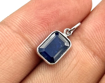 Pingente de safira azul – prata esterlina ou ouro, pingente de safira com lapidação esmeralda, pedra de nascimento minimalista, pingente de colar com pedra de nascimento de setembro