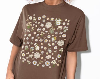 Daisy Flower Vintage Botanical Tee Shirt: April Birth Month Flower, Boho Cottagecore Gardening T-Shirt, Cute Birthday Gift, Garden Lover Tee