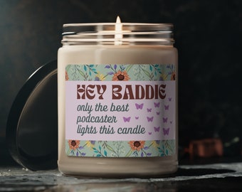 Simpatico regalo per presentatore di podcast per un amico che ha un podcast: candela di soia da 9 oz, massimalista colorata, farfalle Boho, regalo Cottagecore per podcaster