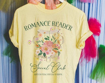 Floral Romance Reader Tee Shirt for Bookworm Who Loves Flowers: Cute Book Lover Gift Idea for Romantasy Reader, Cute Whimsigoth Bookish Tee